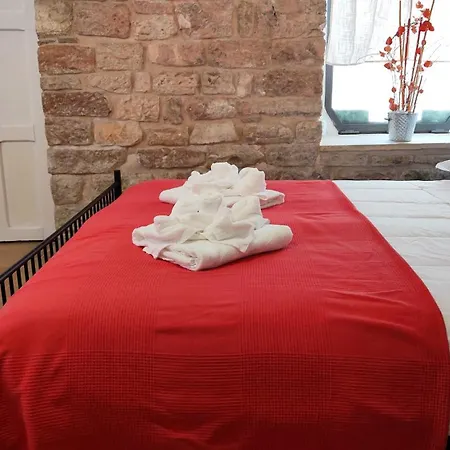 公寓 La Di Santa Chiara, 125mq, Idromassaggio, Centro - Novita Da Myassisisuite, Mowimy Po Polsku