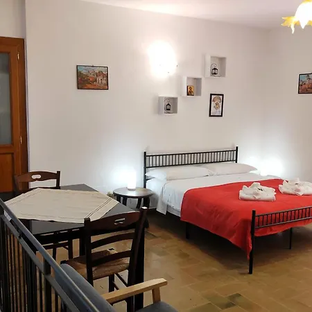 Apartment La Di Santa Chiara, 125mq, Idromassaggio, Centro - Novita Da Myassisisuite, Mowimy Po Polsku