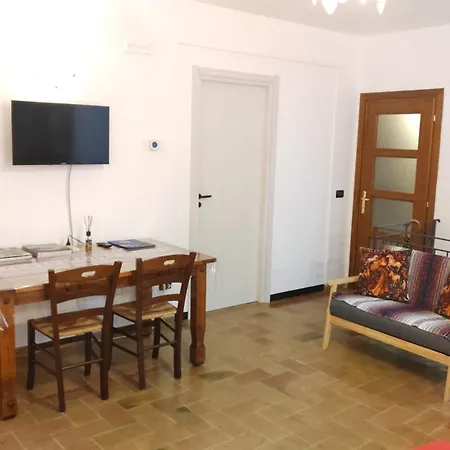 Appartamento La Di Santa Chiara By Myassisisuite - Dormi In Casa Del '400 - 125 Mq, Raro Piano Terra - 3 Veri Letti Matrimoniali, Zero Divani Letto - Live Check-in, No Key Box, 3 Real Beds, Jacuzzi - Mówimy Po Polsku