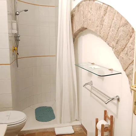 La Di Santa Chiara By Myassisisuite - Dormi In Casa Del '400 - 125 Mq, Raro Piano Terra - 3 Veri Letti Matrimoniali, Zero Divani Letto - Live Check-in, No Key Box, 3 Real Beds, Jacuzzi - Mówimy Po Polsku *
