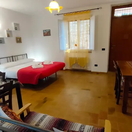 La Di Santa Chiara By Myassisisuite - Dormi In Casa Del '400 - 125 Mq, Raro Piano Terra - 3 Veri Letti Matrimoniali, Zero Divani Letto - Live Check-in, No Key Box, 3 Real Beds, Jacuzzi - Mówimy Po Polsku Appartamento