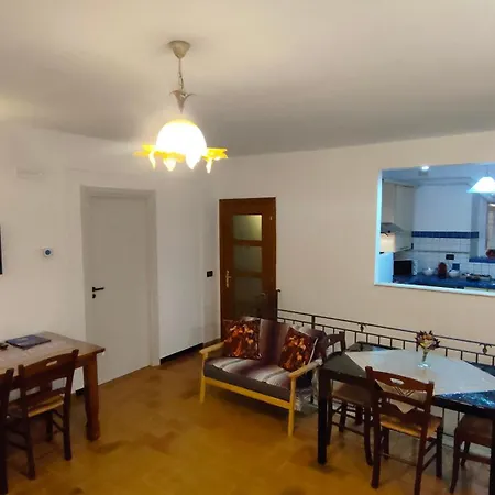 Appartamento La Di Santa Chiara By Myassisisuite - Dormi In Casa Del '400 - 125 Mq, Raro Piano Terra - 3 Veri Letti Matrimoniali, Zero Divani Letto - Live Check-in, No Key Box, 3 Real Beds, Jacuzzi - Mówimy Po Polsku
