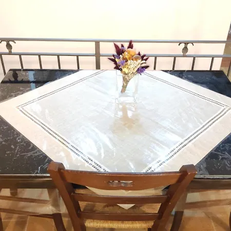 La Di Santa Chiara By Myassisisuite - Dormi In Casa Del '400 - 125 Mq, Raro Piano Terra - 3 Veri Letti Matrimoniali, Zero Divani Letto - Live Check-in, No Key Box, 3 Real Beds, Jacuzzi - Mówimy Po Polsku