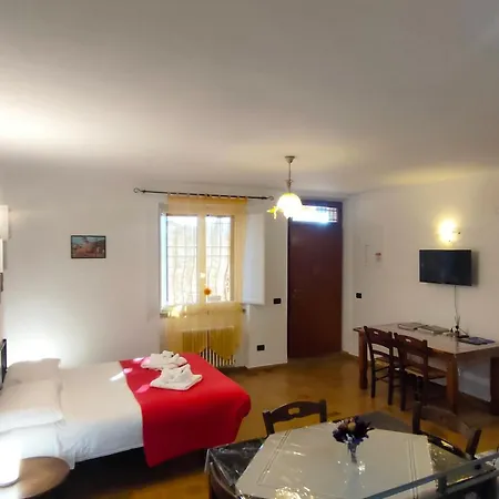 La Di Santa Chiara By Myassisisuite - Dormi In Casa Del '400 - 125 Mq, Raro Piano Terra - 3 Veri Letti Matrimoniali, Zero Divani Letto - Live Check-in, No Key Box, 3 Real Beds, Jacuzzi - Mówimy Po Polsku Appartamento Assisi