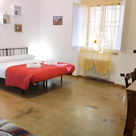 La Di Santa Chiara By Myassisisuite - Dormi In Casa Del '400 - 125 Mq, Raro Piano Terra - 3 Veri Letti Matrimoniali, Zero Divani Letto - Live Check-in, No Key Box, 3 Real Beds, Jacuzzi - Mówimy Po Polsku Appartamento