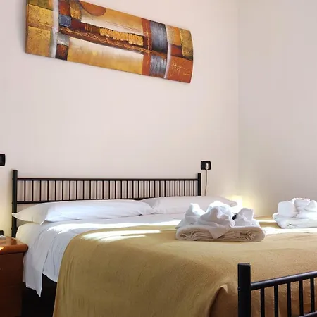 La Di Santa Chiara By Myassisisuite - Dormi In Casa Del '400 - 125 Mq, Raro Piano Terra - 3 Veri Letti Matrimoniali, Zero Divani Letto - Live Check-in, No Key Box, 3 Real Beds, Jacuzzi - Mówimy Po Polsku * Assisi