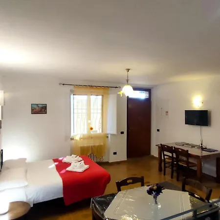 La Di Santa Chiara By Myassisisuite - Dormi In Casa Del '400 - 125 Mq, Raro Piano Terra - 3 Veri Letti Matrimoniali, Zero Divani Letto - Live Check-in, No Key Box, 3 Real Beds, Jacuzzi - Mówimy Po Polsku Appartamento Assisi