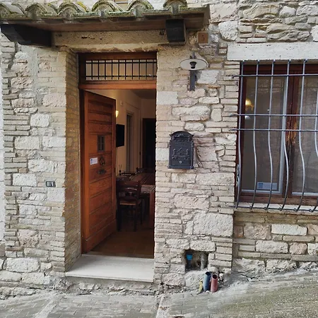Appartamento La Di Santa Chiara By Myassisisuite - Dormi In Casa Del '400 - 125 Mq, Raro Piano Terra - 3 Veri Letti Matrimoniali, Zero Divani Letto - Live Check-in, No Key Box, 3 Real Beds, Jacuzzi - Mówimy Po Polsku Assisi