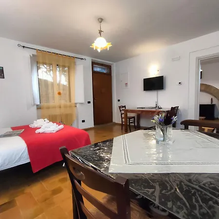 La Di Santa Chiara By Myassisisuite - Dormi In Casa Del '400 - 125 Mq, Raro Piano Terra - 3 Veri Letti Matrimoniali, Zero Divani Letto - Live Check-in, No Key Box, 3 Real Beds, Jacuzzi - Mówimy Po Polsku Appartamento *