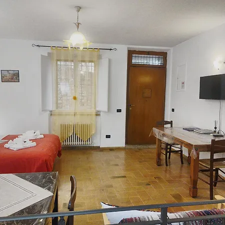 La Di Santa Chiara By Myassisisuite - Dormi In Casa Del '400 - 125 Mq, Raro Piano Terra - 3 Veri Letti Matrimoniali, Zero Divani Letto - Live Check-in, No Key Box, 3 Real Beds, Jacuzzi - Mówimy Po Polsku Appartamento