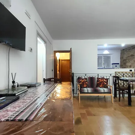 La Di Santa Chiara By Myassisisuite - Dormi In Casa Del '400 - 125 Mq, Raro Piano Terra - 3 Veri Letti Matrimoniali, Zero Divani Letto - Live Check-in, No Key Box, 3 Real Beds, Jacuzzi - Mówimy Po Polsku * Assisi