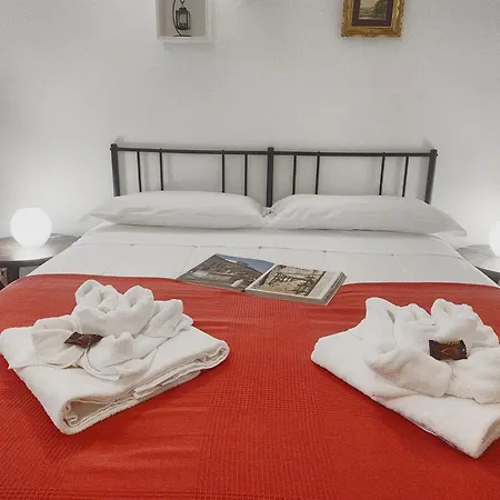 La Di Santa Chiara By Myassisisuite - Dormi In Casa Del '400 - 125 Mq, Raro Piano Terra - 3 Veri Letti Matrimoniali, Zero Divani Letto - Live Check-in, No Key Box, 3 Real Beds, Jacuzzi - Mówimy Po Polsku * Assisi