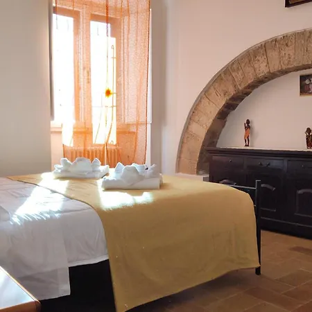 La Di Santa Chiara By Myassisisuite - Dormi In Casa Del '400 - 125 Mq, Raro Piano Terra - 3 Veri Letti Matrimoniali, Zero Divani Letto - Live Check-in, No Key Box, 3 Real Beds, Jacuzzi - Mówimy Po Polsku * Assisi