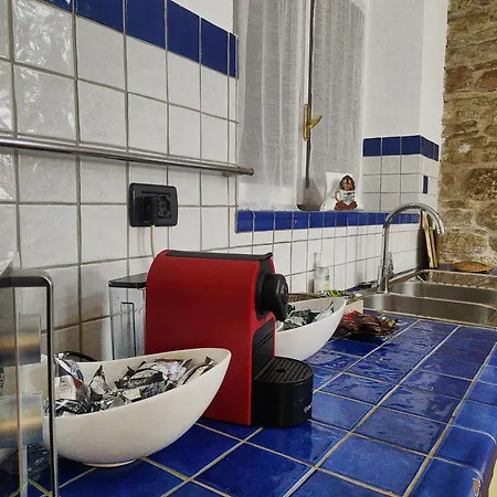 Appartamento La Di Santa Chiara By Myassisisuite - Dormi In Casa Del '400 - 125 Mq, Raro Piano Terra - 3 Veri Letti Matrimoniali, Zero Divani Letto - Live Check-in, No Key Box, 3 Real Beds, Jacuzzi - Mówimy Po Polsku *
