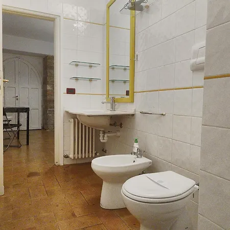 La Di Santa Chiara By Myassisisuite - Dormi In Casa Del '400 - 125 Mq, Raro Piano Terra - 3 Veri Letti Matrimoniali, Zero Divani Letto - Live Check-in, No Key Box, 3 Real Beds, Jacuzzi - Mówimy Po Polsku * Assisi