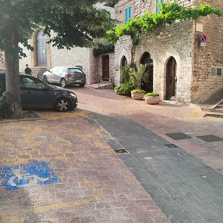 La Di Santa Chiara By Myassisisuite - Dormi In Casa Del '400 - 125 Mq, Raro Piano Terra - 3 Veri Letti Matrimoniali, Zero Divani Letto - Live Check-in, No Key Box, 3 Real Beds, Jacuzzi - Mówimy Po Polsku * Assisi