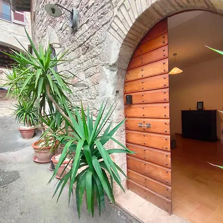 La Di Santa Chiara By Myassisisuite - Dormi In Casa Del '400 - 125 Mq, Raro Piano Terra - 3 Veri Letti Matrimoniali, Zero Divani Letto - Live Check-in, No Key Box, 3 Real Beds, Jacuzzi - Mówimy Po Polsku Appartamento Assisi