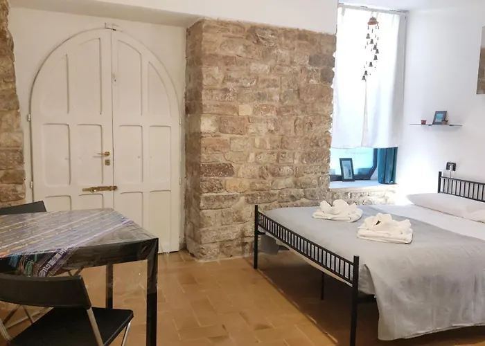 MyAssisiSuite - la Suite di Santa Chiara - Dimora Storica con Idromassaggio, 125mq di Lusso, Assisi Centro - Accoglienza Live - Mówimy po polsku * Assisi